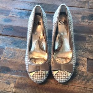 Excellent condition Sofft heels